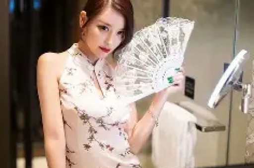 又是婚内出轨？男明星和女演员车内缠绵公共场合出双入对不避讳